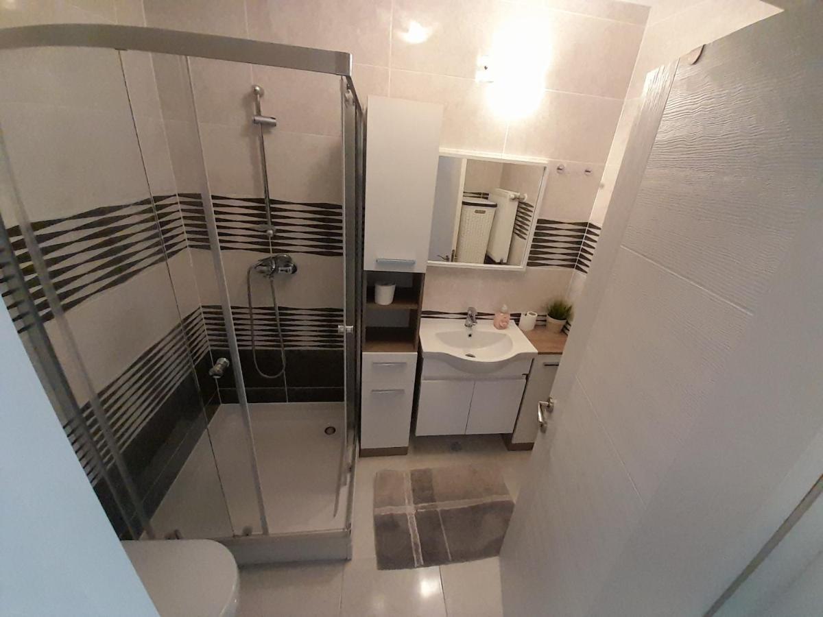 Airplane Residence 1 Otopeni Exterior photo